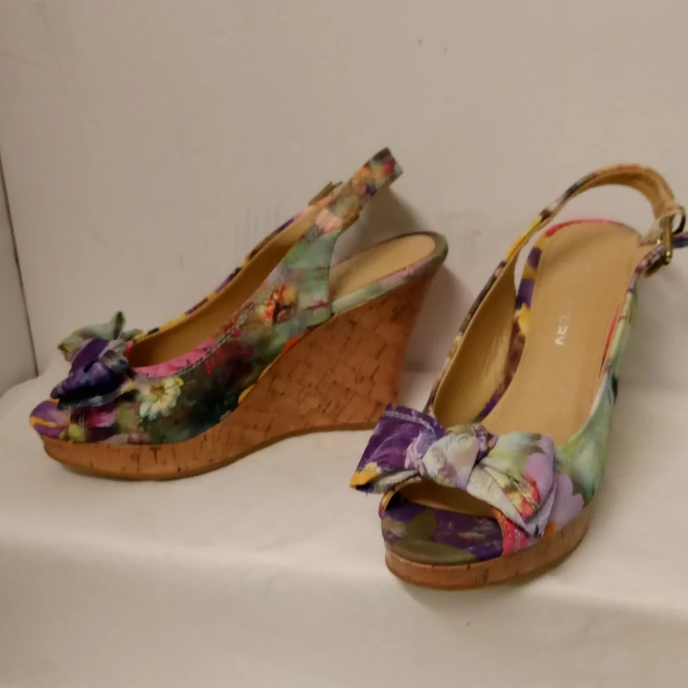 CL by Chinese Laundry Peep Toe 4
